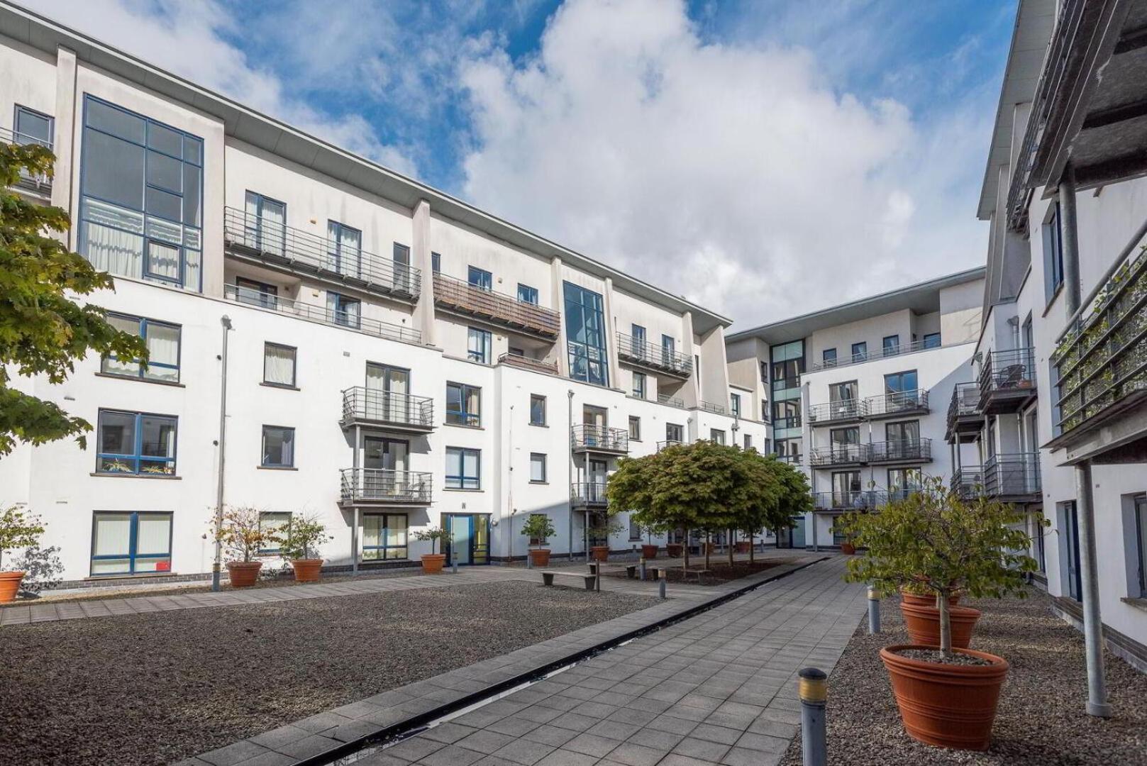 Whitehall Square Apartments- Queen'S Quarters Белфаст Экстерьер фото