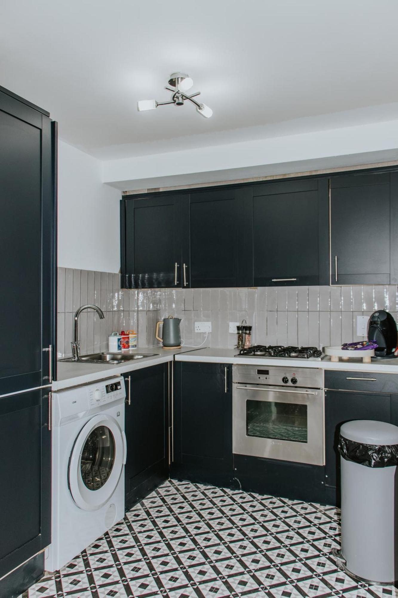 Whitehall Square Apartments- Queen'S Quarters Белфаст Экстерьер фото