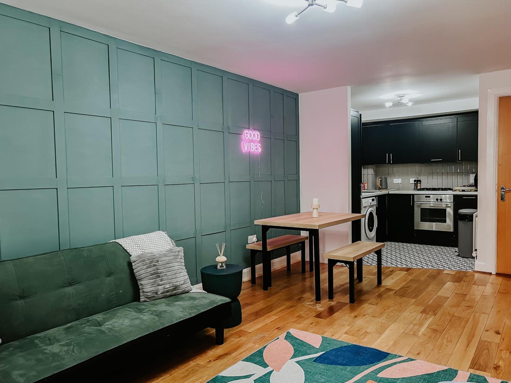 Whitehall Square Apartments- Queen'S Quarters Белфаст Экстерьер фото